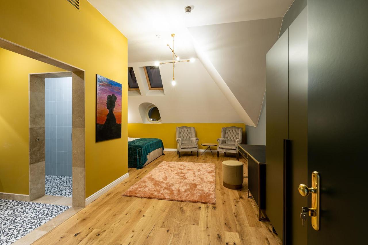 Boutique Hotel Cocosul De Aur Targu-Mures Bagian luar foto