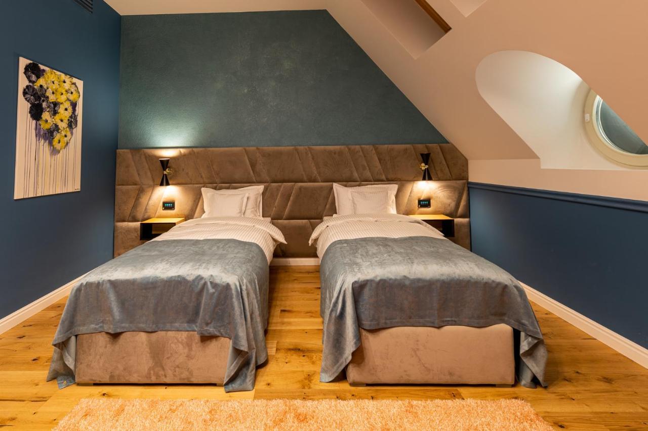 Boutique Hotel Cocosul De Aur Targu-Mures Bagian luar foto