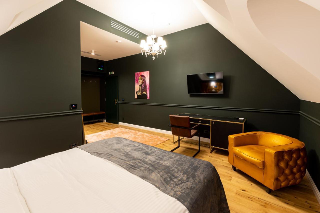 Boutique Hotel Cocosul De Aur Targu-Mures Bagian luar foto