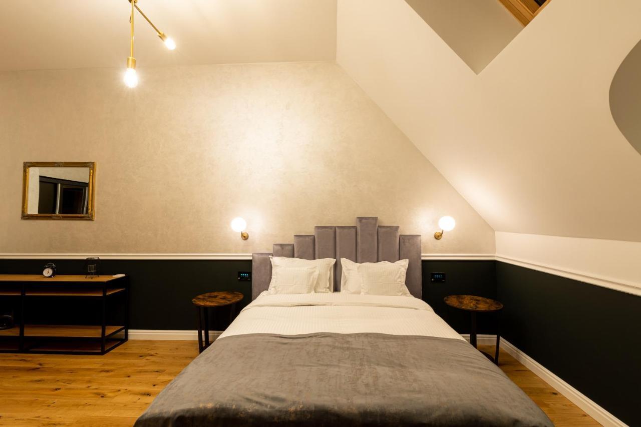 Boutique Hotel Cocosul De Aur Targu-Mures Bagian luar foto