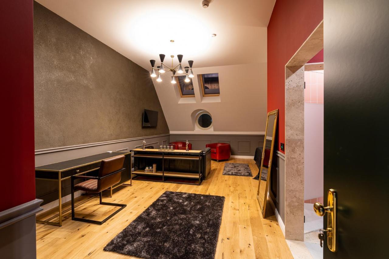 Boutique Hotel Cocosul De Aur Targu-Mures Bagian luar foto