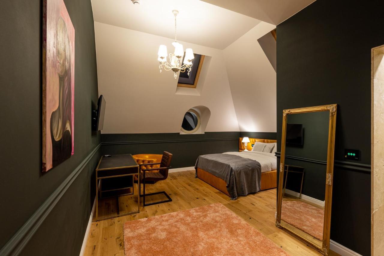 Boutique Hotel Cocosul De Aur Targu-Mures Bagian luar foto