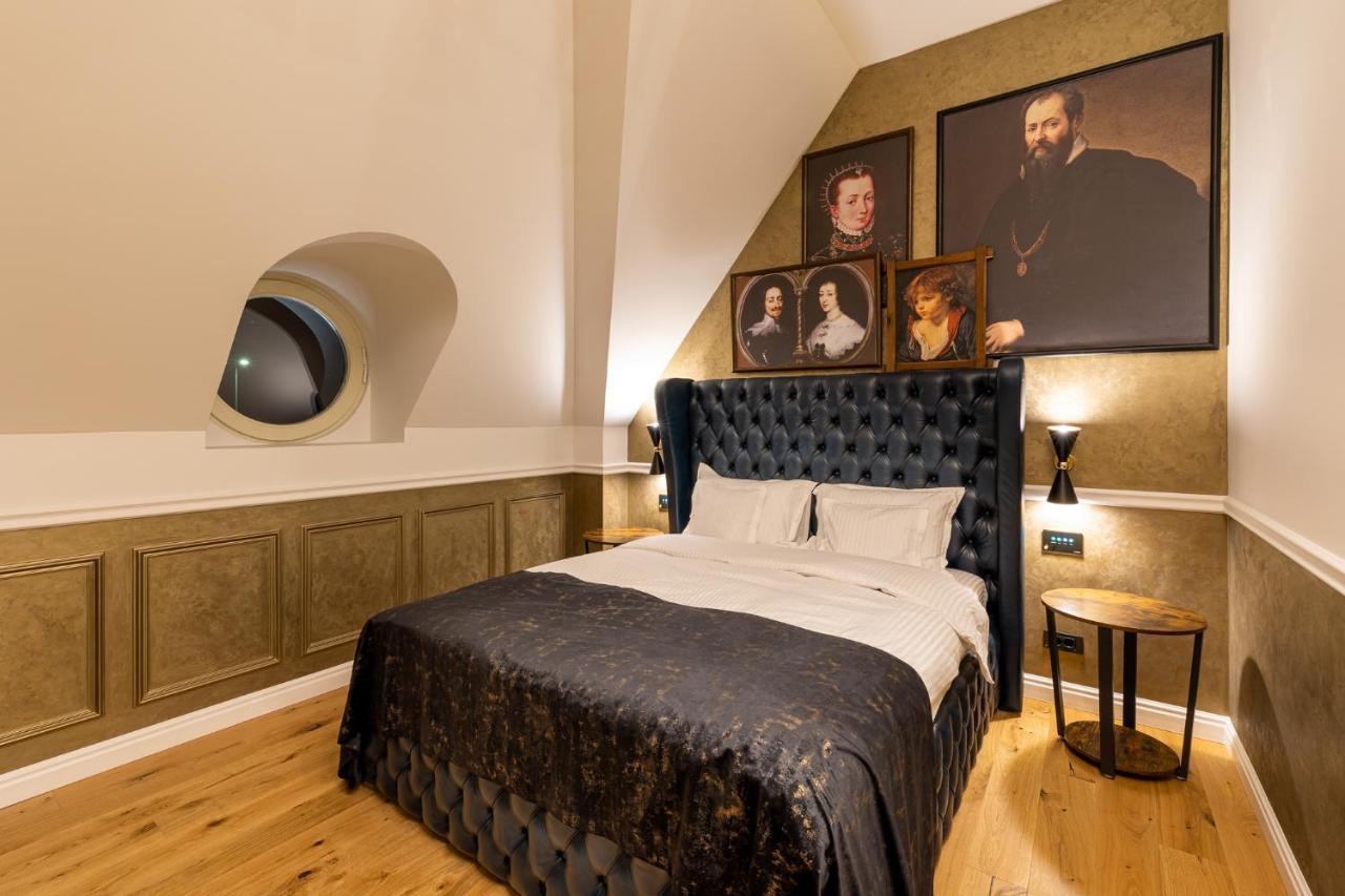 Boutique Hotel Cocosul De Aur Targu-Mures Bagian luar foto
