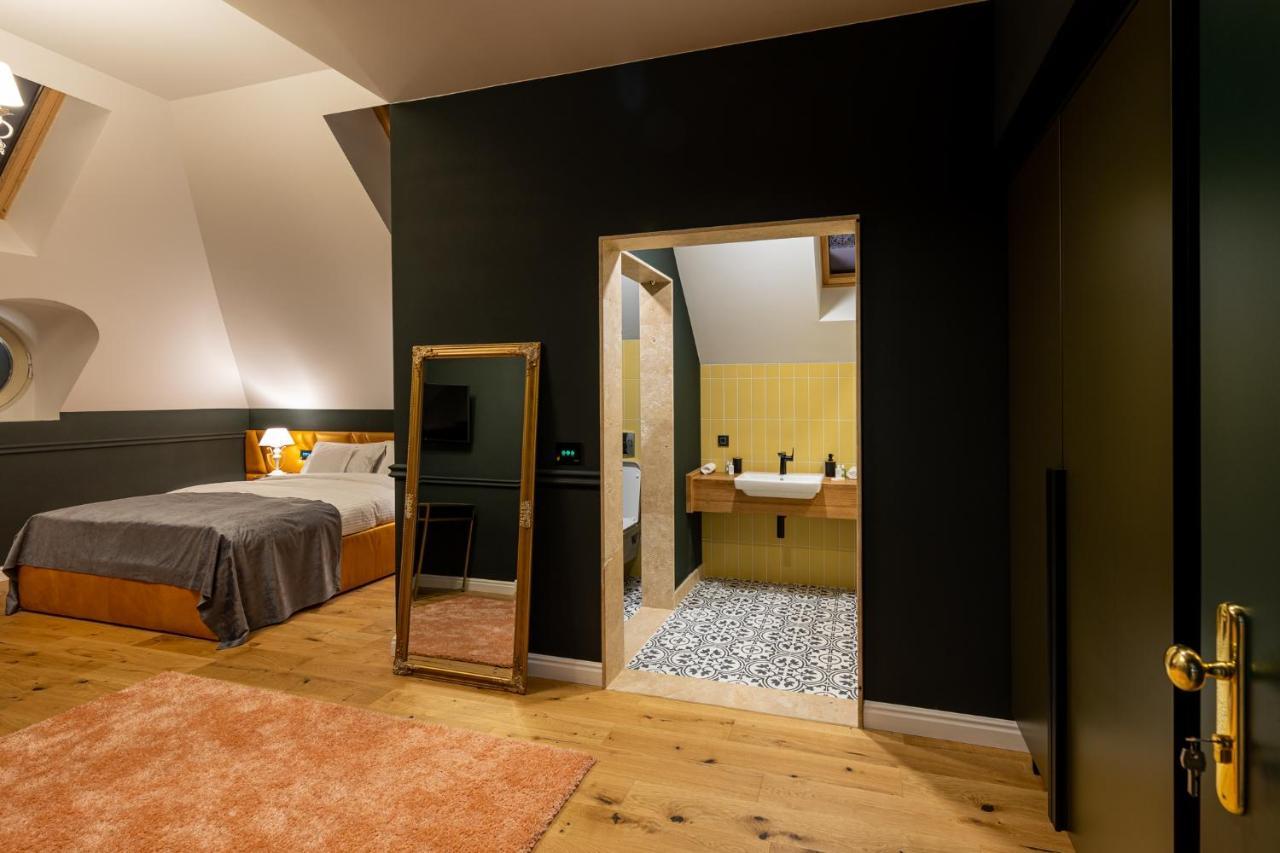 Boutique Hotel Cocosul De Aur Targu-Mures Bagian luar foto